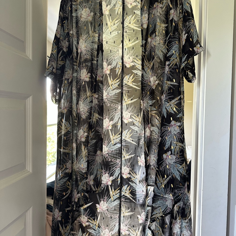 Gypsies & Moondust black and gold Floral Kimono Blouse Robe- S